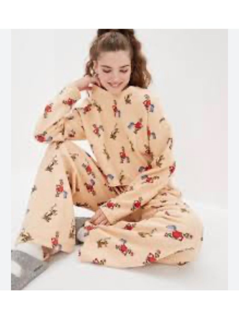 american eagle outfitters grinch fleece pajama set